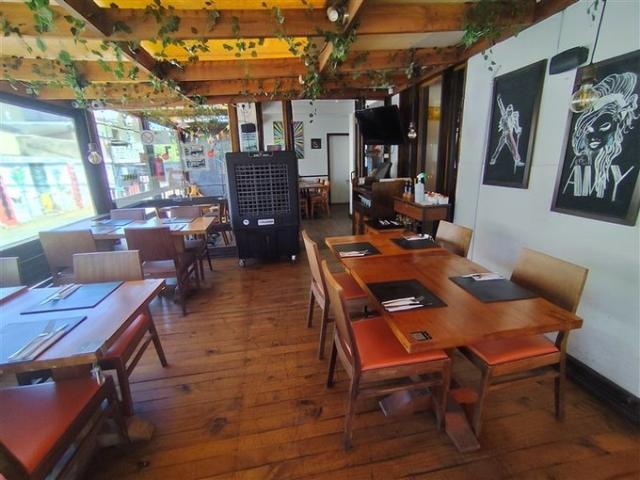 La Reina, Principe de Gales altura 1600