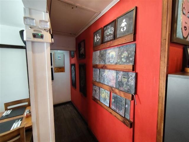 La Reina, Principe de Gales altura 1600