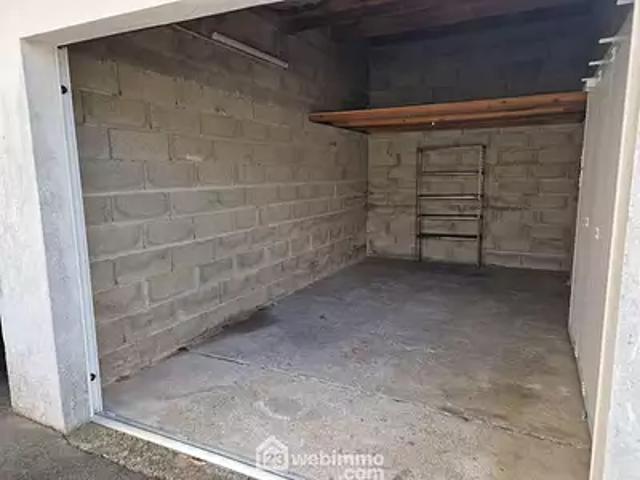 Garage vente à La Roche-sur-Yon, La Roche-sur-yon