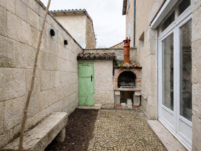 Maison vente à La Rochefoucauld, La Rochefoucauld-en-Angoumois