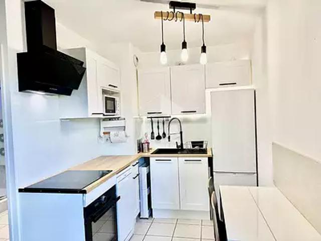 Appartement location à Les Peyroux, La Roquette-sur-Siagne