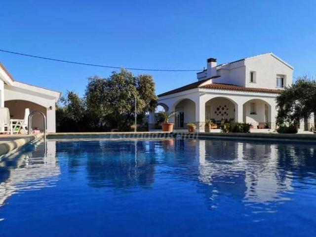 Casa en alquiler en Tivenys
