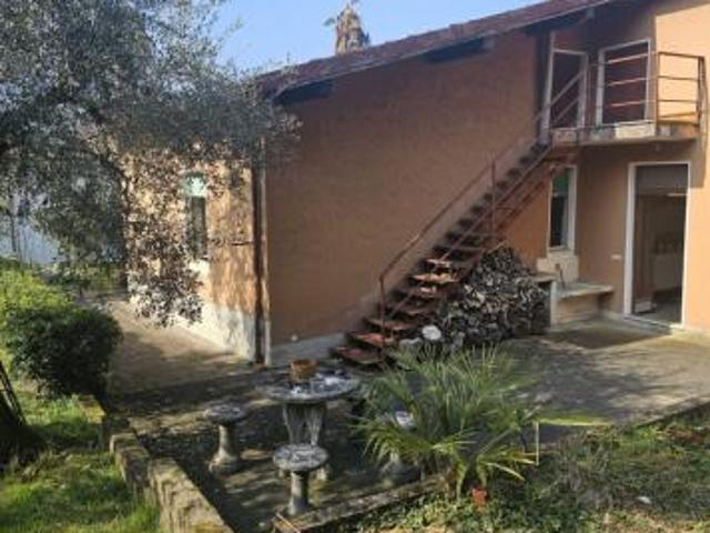 Villa Indipendente in vendita a Sale Marasino, Brescia