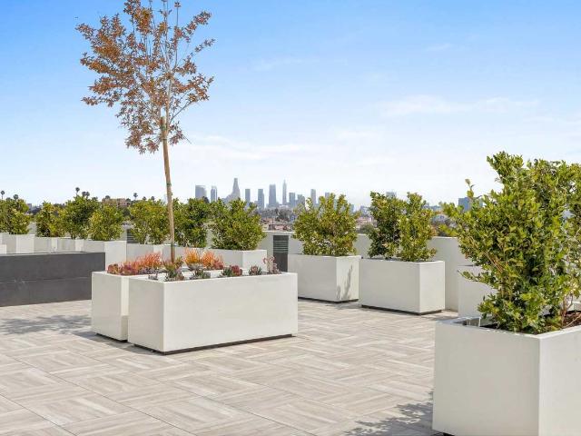 Apartment for rent in Canoga Park, California