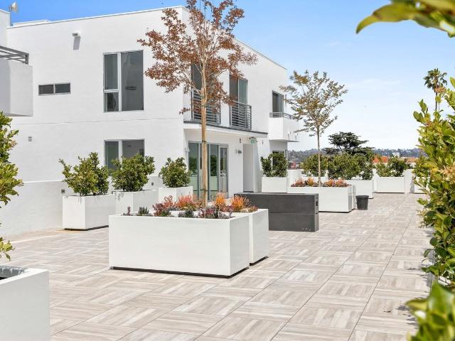 Apartment for rent in Canoga Park, California