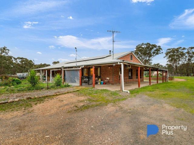 Cottage for sale in Laanecoorie, Victoria