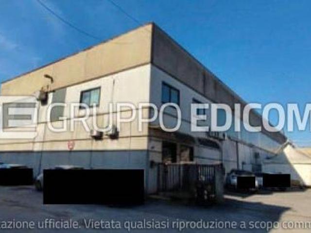 Locale Commerciale in vendita a Carrara, Toscana