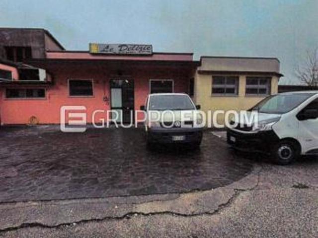 Locale Commerciale in vendita a Unione Terre e Fiumi, Copparo