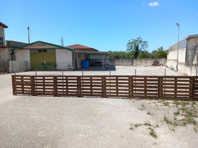 Capannone in affitto a Eboli, Campania
