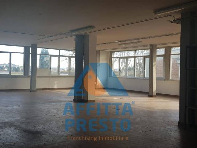 Locale Commerciale in affitto a Unione dei Comuni Circondario dell'Empolese Valdelsa, Cerreto Guidi