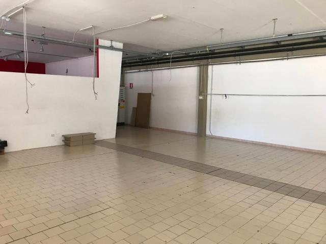 Locale Commerciale in affitto a Unione dei Comuni Circondario dell'Empolese Valdelsa, Empoli