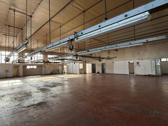 Locale Commerciale in affitto a San Lorenzo, Marche