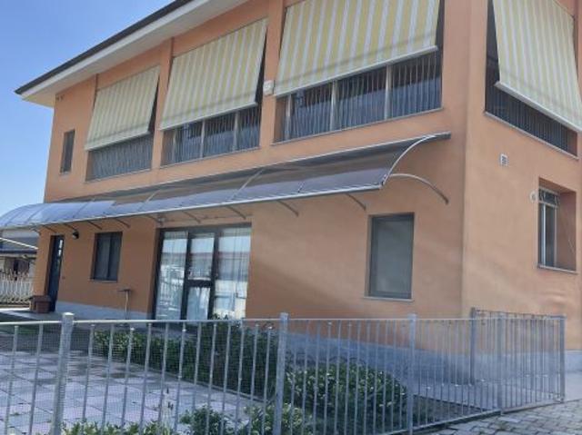 Locale Commerciale in vendita a Fossano, Cuneo