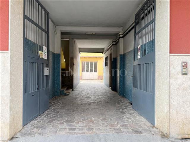 Locale Commerciale in vendita a Municipio 6, Milano