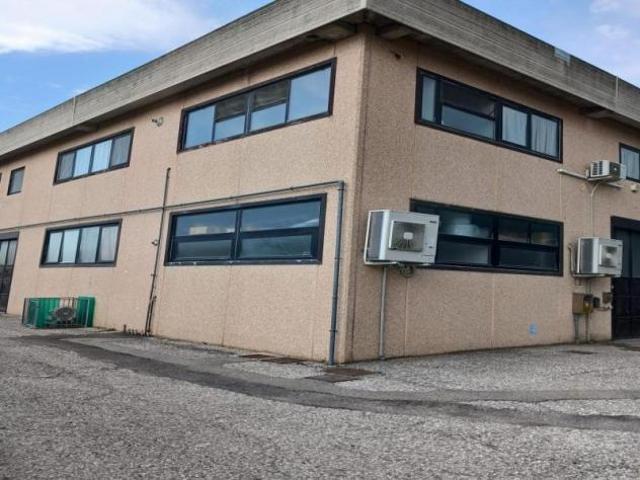 Locale Commerciale in affitto a Stagno, Lastra A Signa