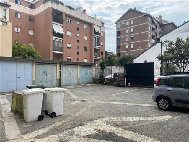 Locale Commerciale in vendita a Municipio 9, Milano