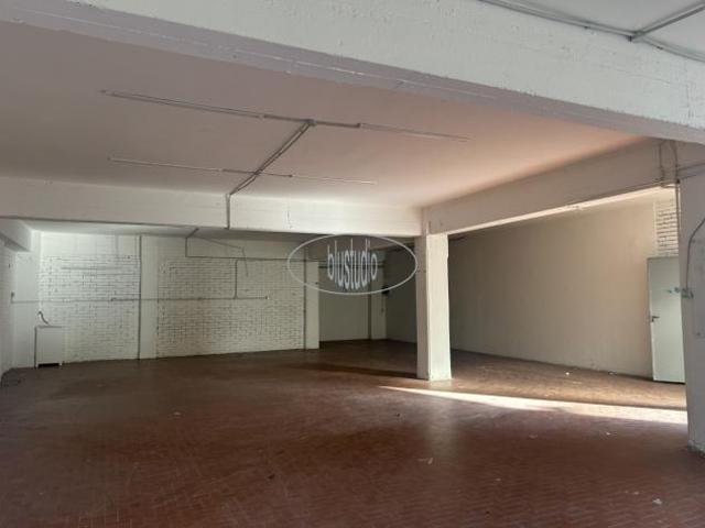 Locale Commerciale in vendita a Figline e Incisa Valdarno, Figline Valdarno