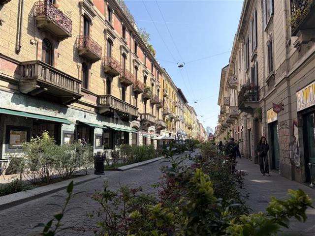 Locale Commerciale in vendita a Municipio 8 di Milano, Milano