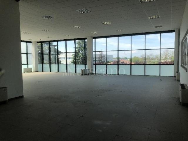 Locale Commerciale in vendita a Cascina Badalla, Vigevano