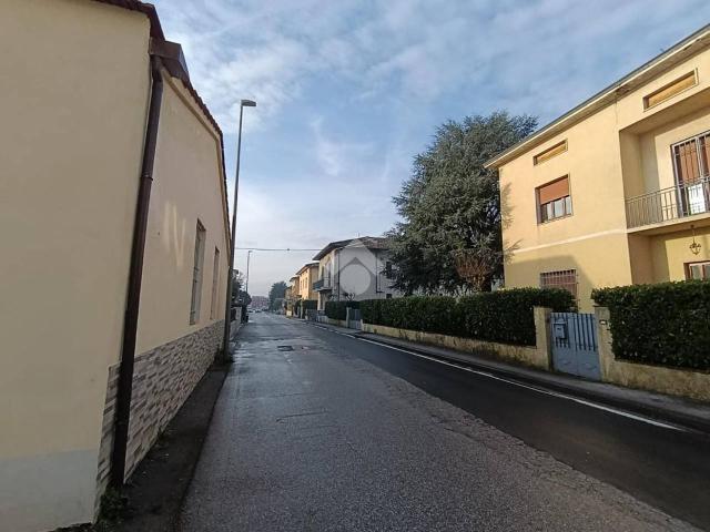Locale Commerciale in affitto a Agliana, Toscana