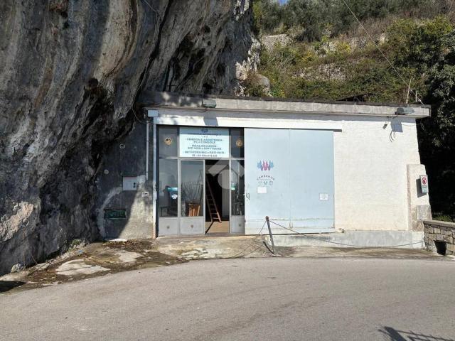 Locale Commerciale in affitto a Amalfi, Campania