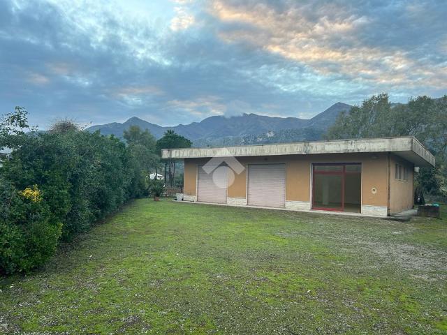 Locale Commerciale in affitto a Ausonia, Lazio