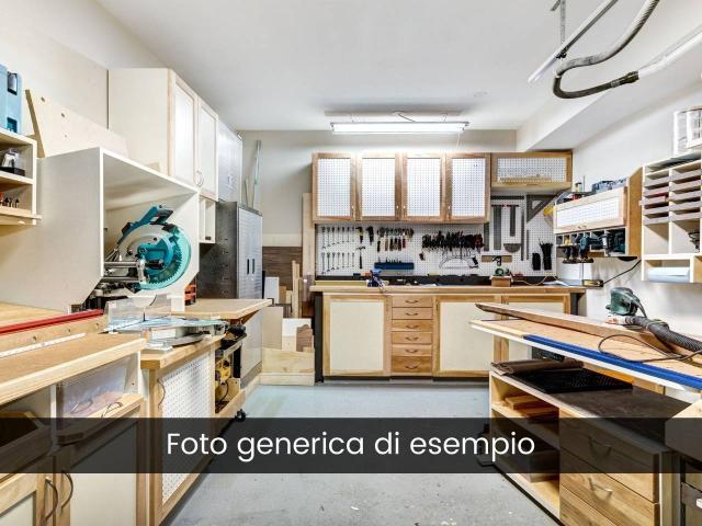 Locale Commerciale in affitto a Piemonte, Vercelli