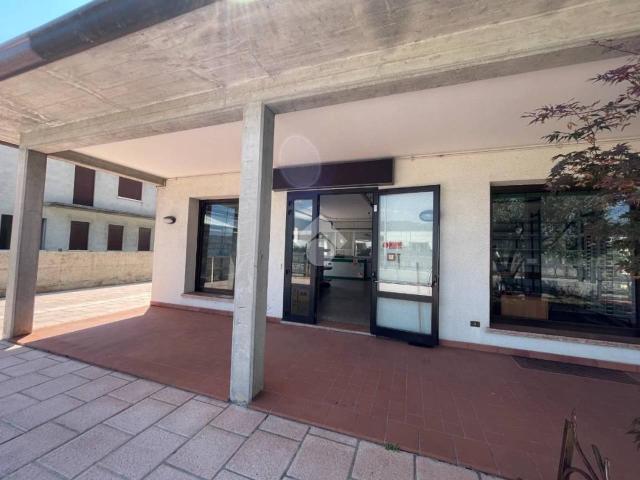 Locale Commerciale in affitto a Casola, Veneto