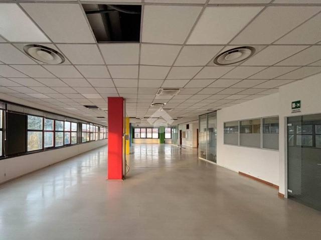 Locale Commerciale in affitto a Cascina Malcantone, Concorezzo