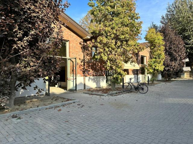 Locale Commerciale in affitto a Unione della Romagna Faentina, Faenza