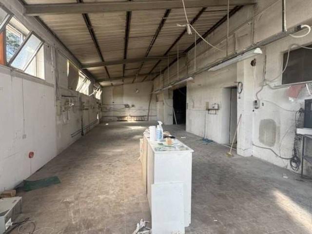 Locale Commerciale in affitto a Marche, Fermo