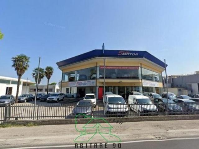 Locale Commerciale in affitto a Ponte Metauro, Marche