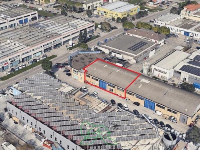 Locale Commerciale in affitto a Ponte Metauro, Marche