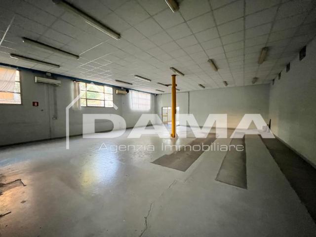 Locale Commerciale in affitto a Unione di Comuni della Romagna Forlivese, Quattro