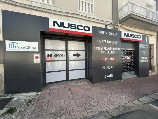 Locale Commerciale in affitto a Puglia, Taranto