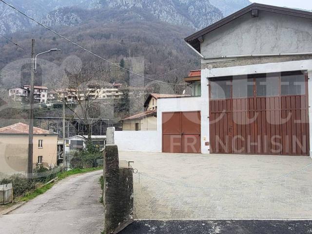 Locale Commerciale in affitto a Laorca, Lecco