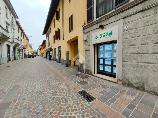 Locale Commerciale in affitto a Oltresempione, Legnano