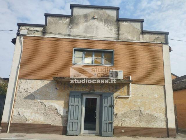 Locale Commerciale in affitto a Linarolo, Lombardia
