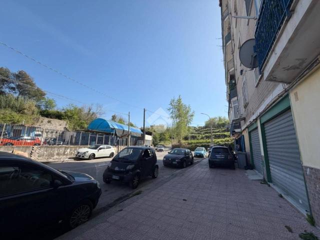 Locale Commerciale in affitto a Municipalità 8, Marano Di Napoli