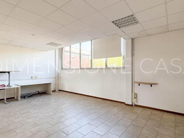 Locale Commerciale in affitto a San Faustino-Madonnina-Quattroville, Modena
