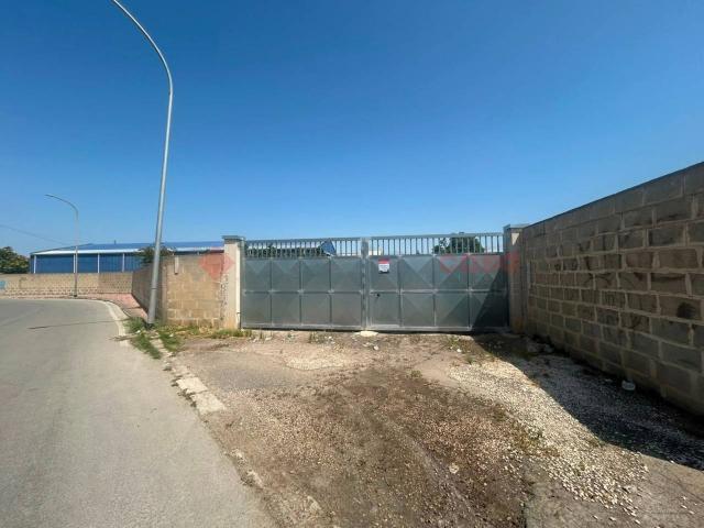 Locale Commerciale in affitto a Puglia, Taranto