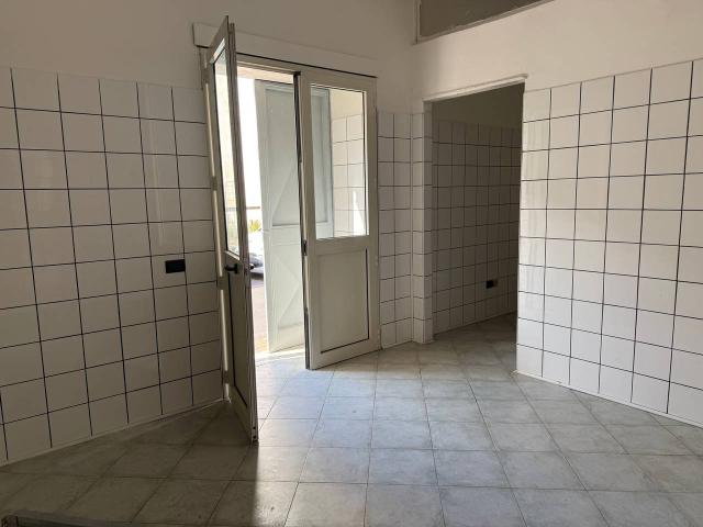 Locale Commerciale in affitto a Nocera Superiore, Campania