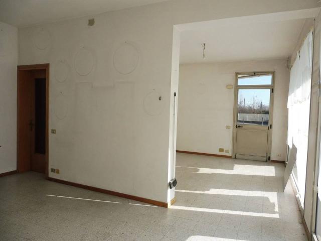 Locale Commerciale in affitto a Nove, Veneto