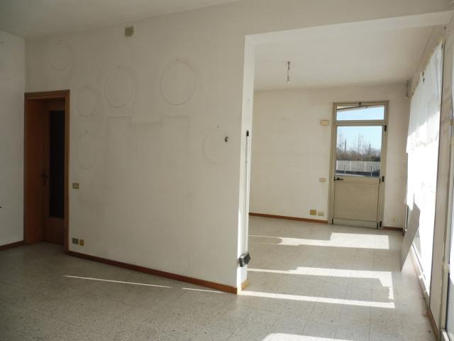 Locale Commerciale in affitto a Nove, Veneto