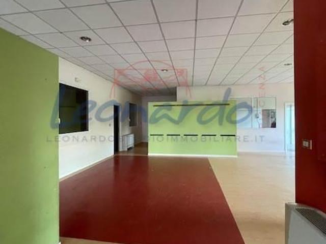 Locale Commerciale in affitto a Piacenza, Reggio Emilia