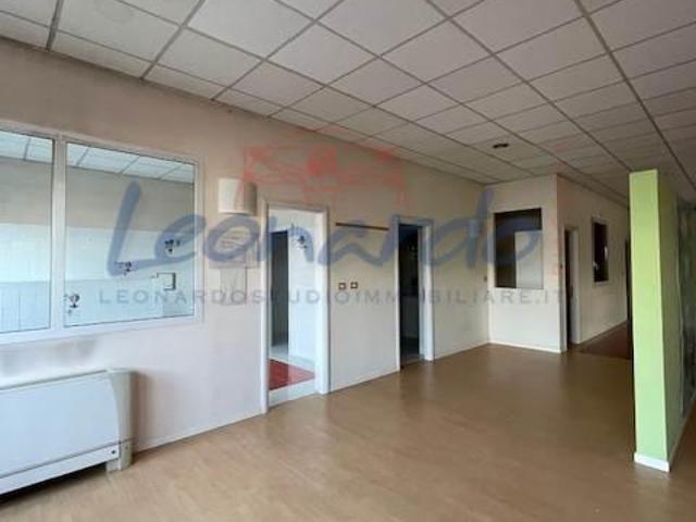 Locale Commerciale in affitto a Piacenza, Reggio Emilia