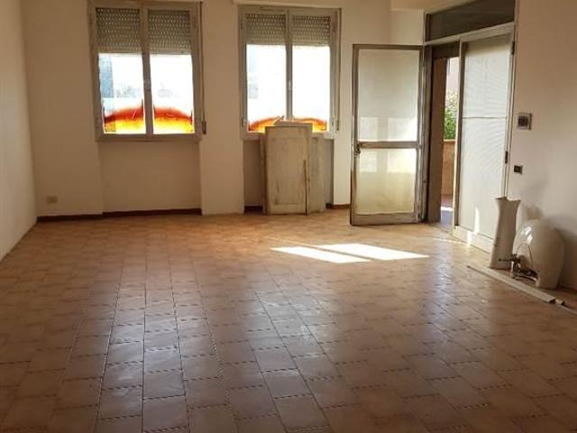 Locale Commerciale in affitto a Lo Sperone, Pistoia