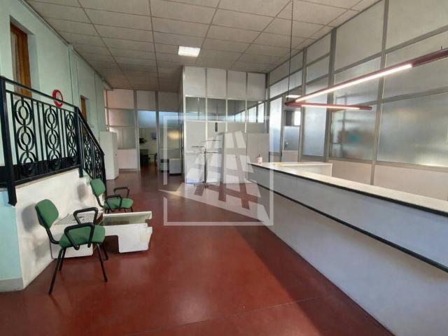 Locale Commerciale in affitto a Cavazzoli, Re