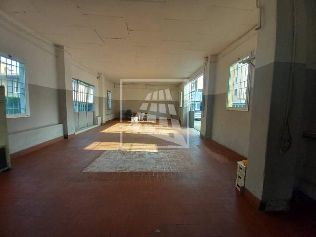 Locale Commerciale in affitto a Re, Reggio Emilia