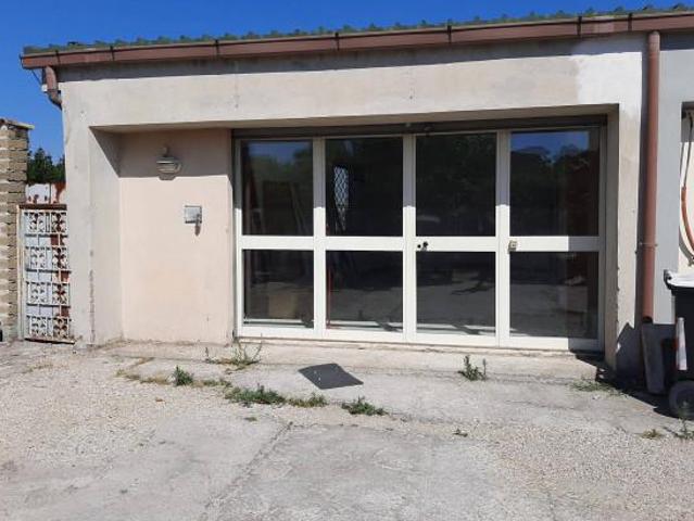 Locale Commerciale in affitto a Municipio Roma VII, Roma Capitale